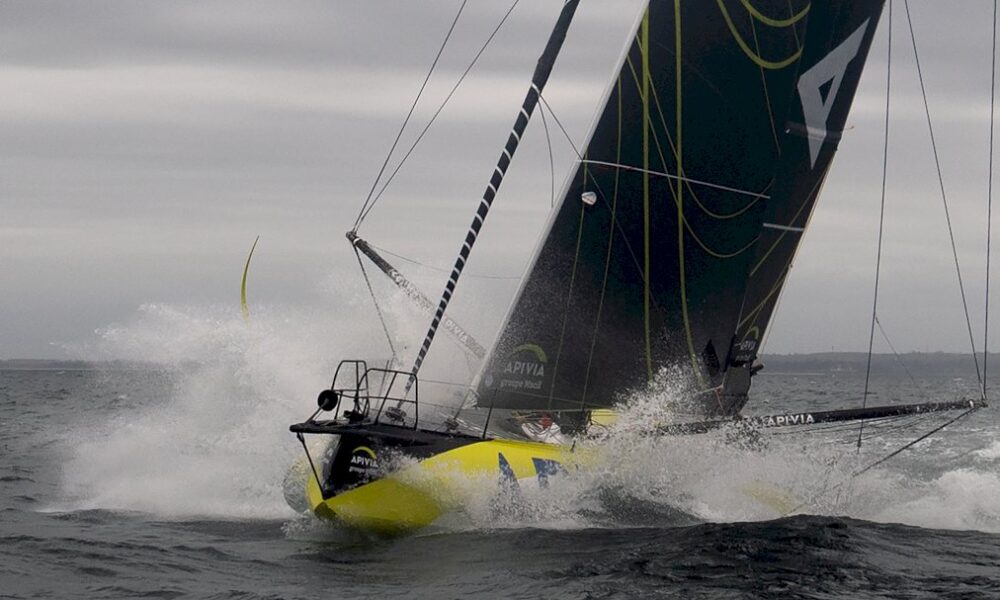 vendee-globe:-sam-davies-abandonne,-dalin-creuse-l&rsquo;ecart