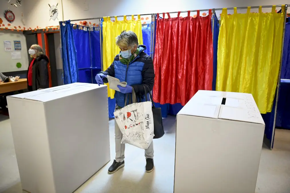 les-roumains-votent-en-pleine-pandemie,-les-pro-europeens-favoris