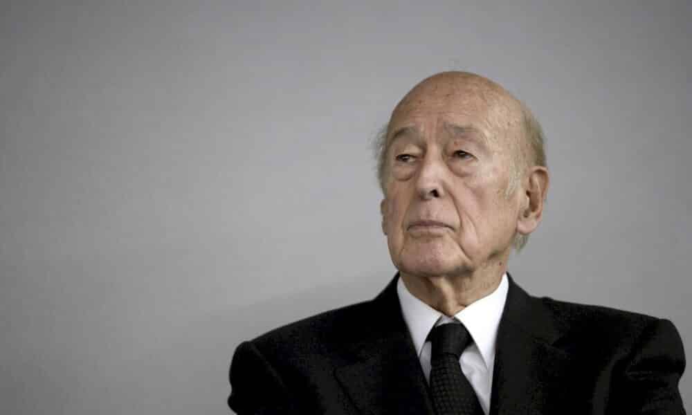 la-france-salue-sobrement-la-memoire-de-giscard-d&rsquo;estaing