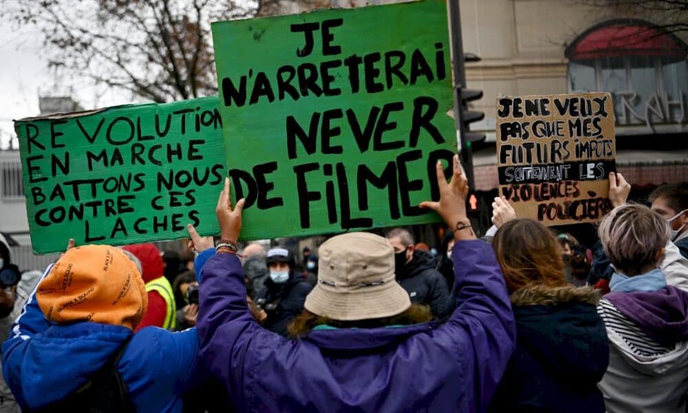 quelques-centaines-de-manifestants-a-paris-contre-la-loi-securite-globale
