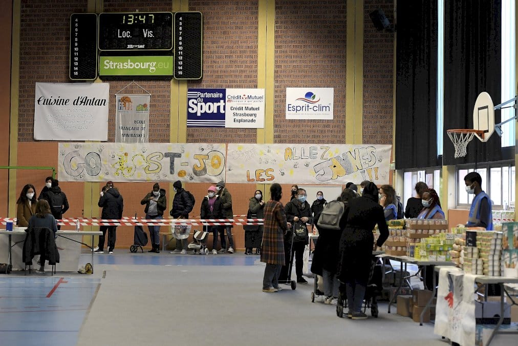 « j&rsquo;ai-besoin-de-tout »:-les-etudiants-toujours-plus-nombreux-aux-distributions-alimentaires