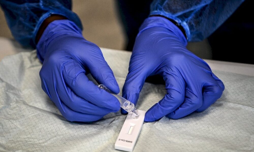 covid-19:-lancement-de-depistages-massifs,-a-la-veille-du-deconfinement