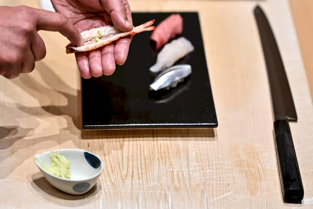 le-wasabi,-or-vert-de-la-cuisine-japonaise,-pique-par-la-pandemie