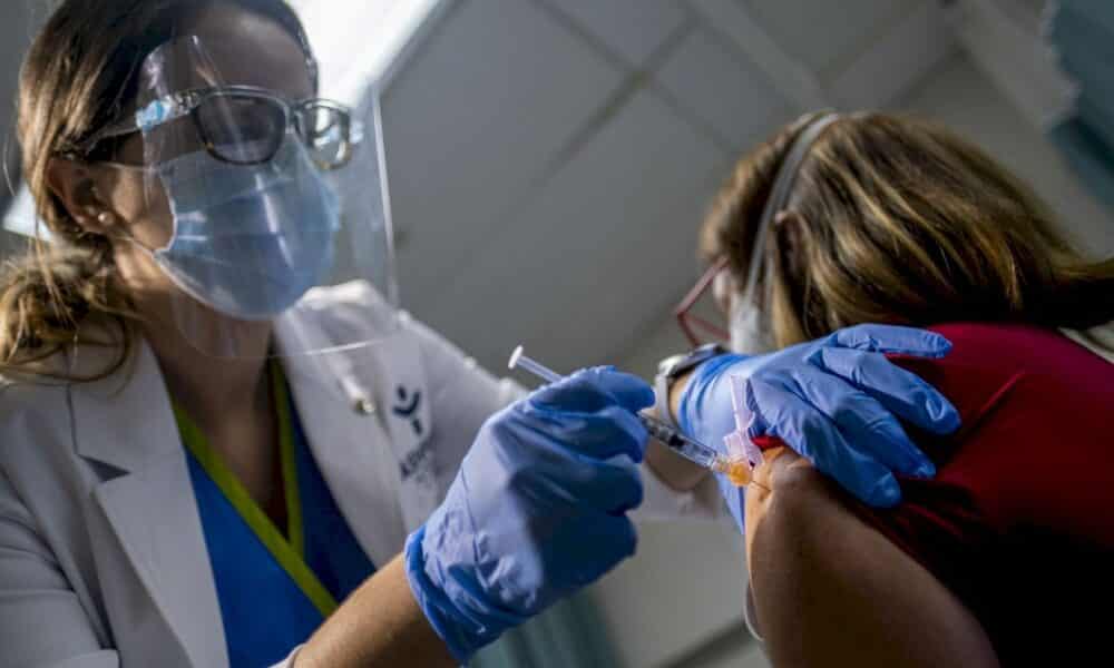 covid-19:-la-strategie-vaccinale-en-debat-au-parlement