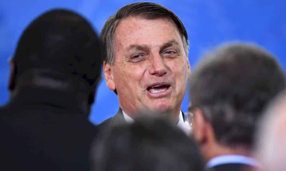 « femme-a-barbe »-ou-mue-« en-crocodile »,-les-risques-du-vaccin-pfizer-selon-bolsonaro