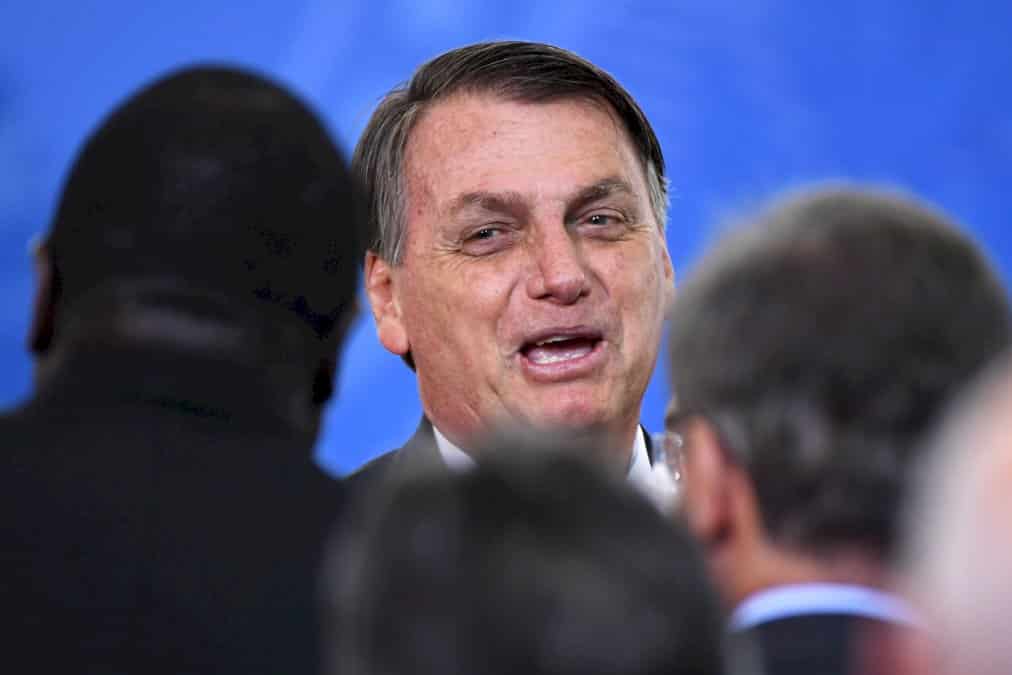 « femme-a-barbe »-ou-mue-« en-crocodile »,-les-risques-du-vaccin-pfizer-selon-bolsonaro