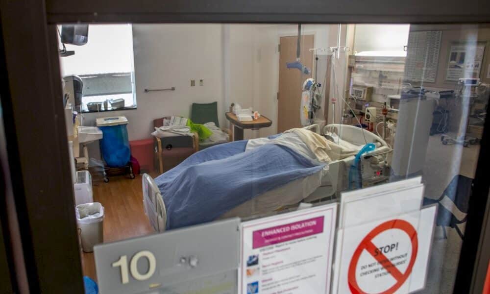 covid-19:-l&rsquo;italie-reconfinee-pour-les-fetes,-un-2e-vaccin-autorise-aux-etats-unis