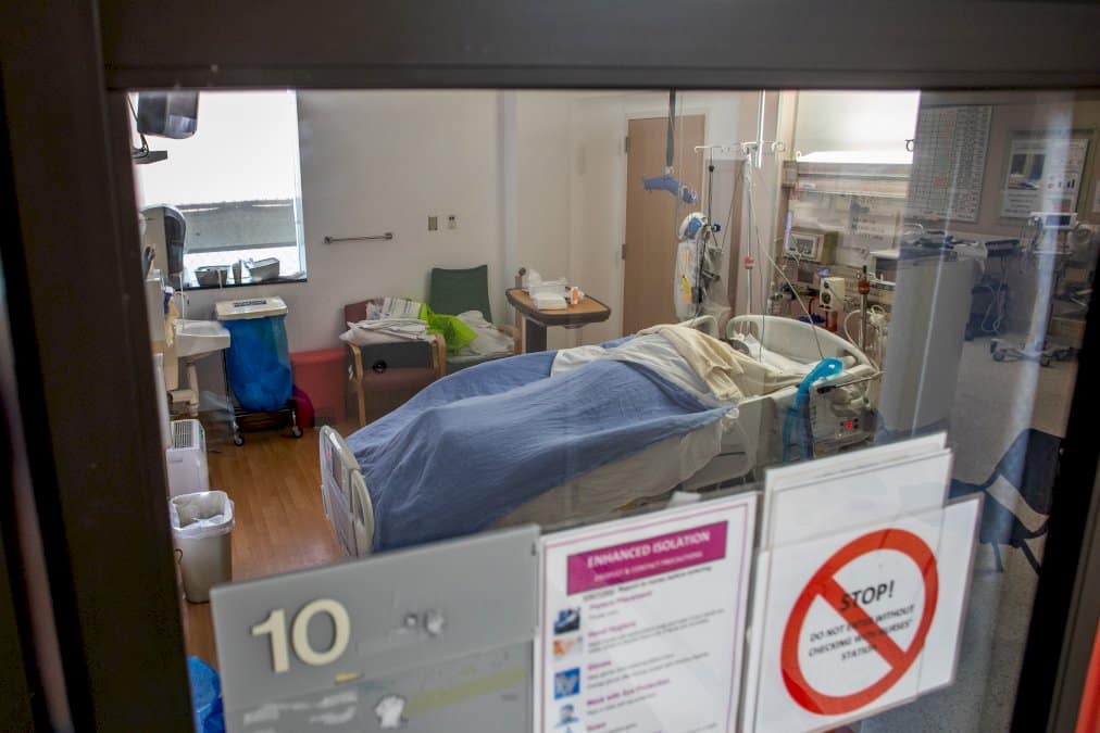 covid-19:-l&rsquo;italie-reconfinee-pour-les-fetes,-un-2e-vaccin-autorise-aux-etats-unis