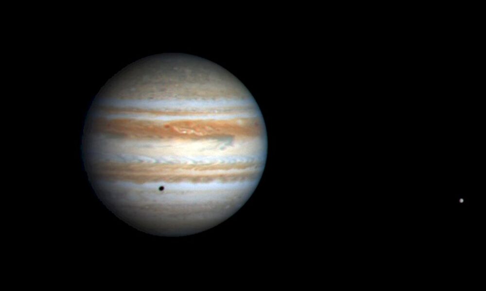 « la-grande-conjonction »:-le-flirt-de-jupiter-et-saturne-dans-la-voute-celeste