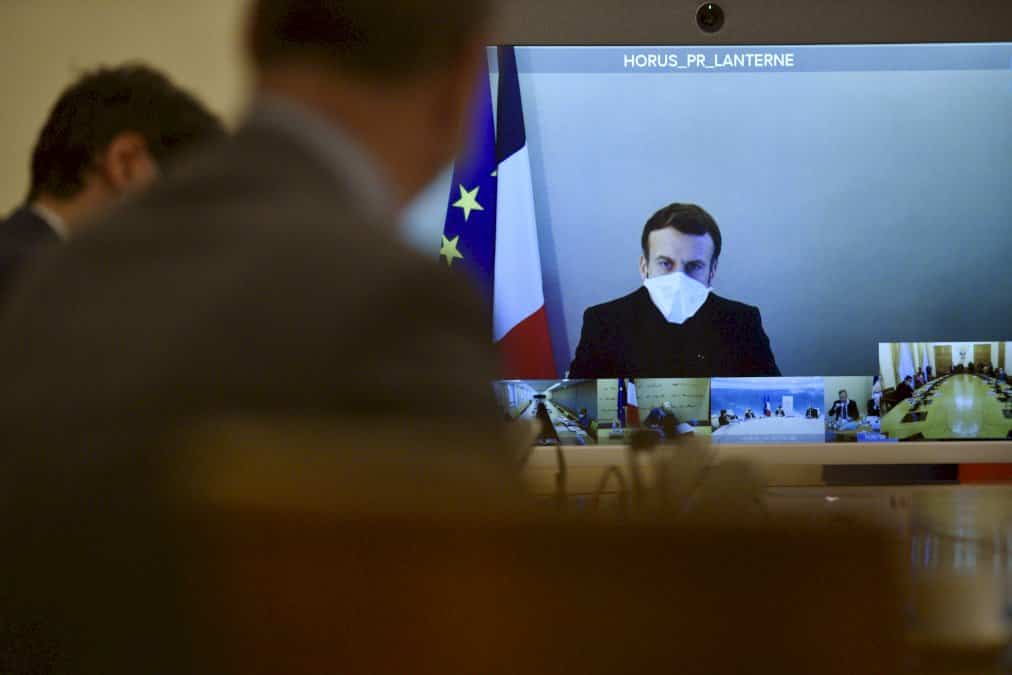 mutation-covid-19:-macron-invite-a-« redoubler-de-vigilance »