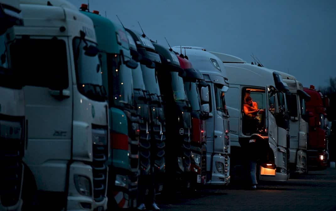 virus:-londres-et-paris-trouvent-un-accord-sur-les-approvisionnements-transmanches