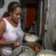 colombie:-les-femmes-renvoyees-aux-fourneaux-par-la-pandemie-de-covid-19