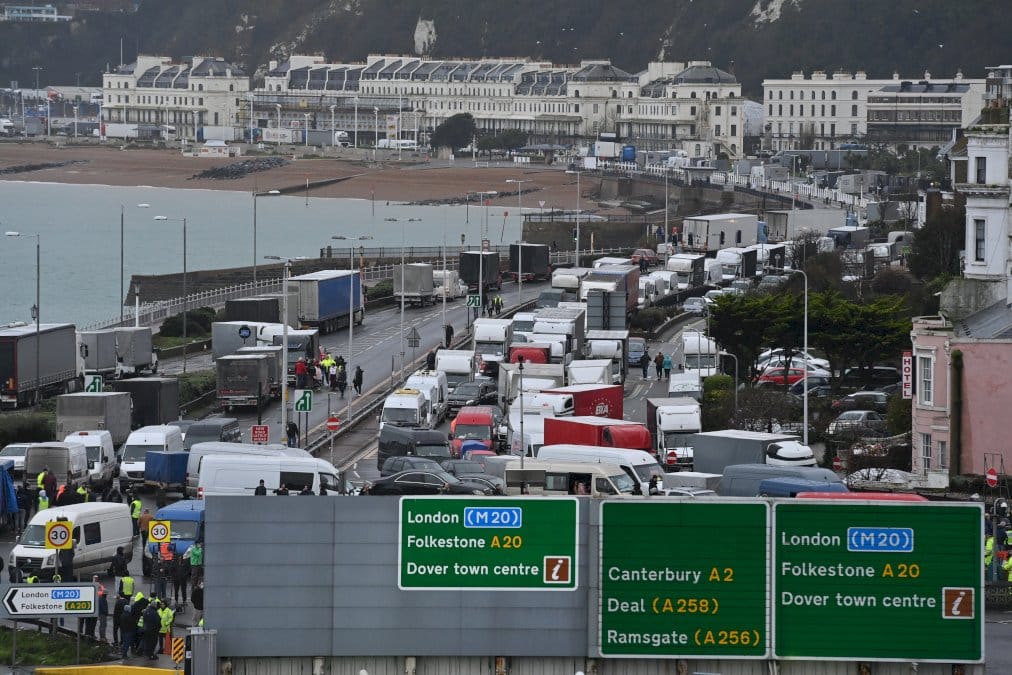 chauffeurs-routiers-en-angleterre-:-ceux-qui-passent-et-ceux-qui-restent-coinces