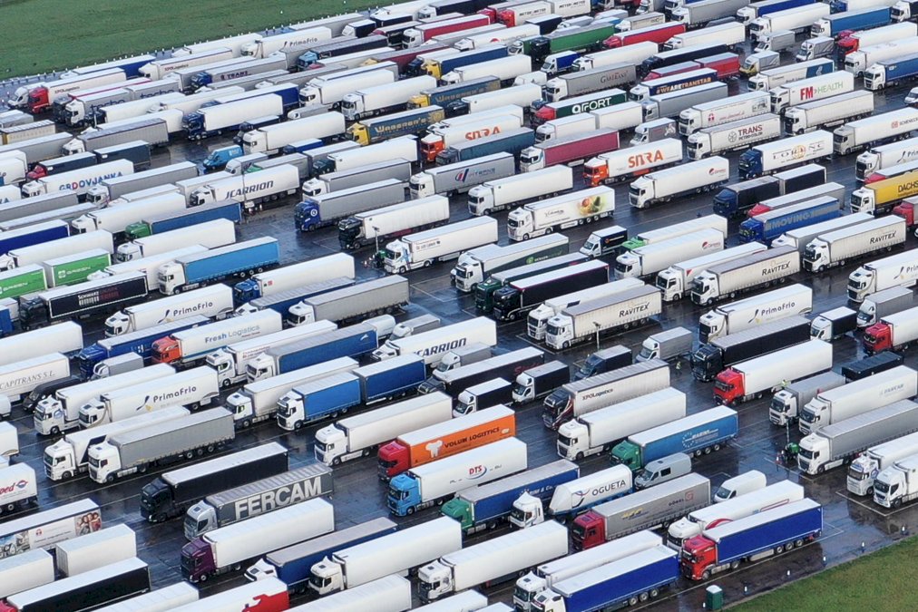 virus:-veille-de-noel-chaotique-pour-des-milliers-de-routiers,-un-million-d&rsquo;americains-vaccines