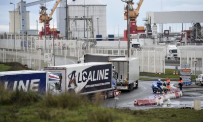 trafic-au-compte-gouttes-au-port-de-calais,-ouvert-a-noel