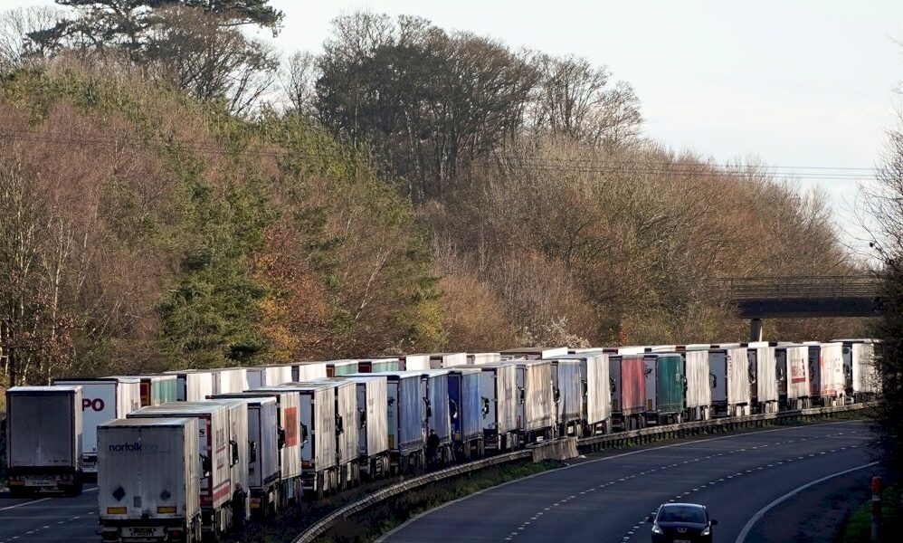 pour-les-routiers-coinces-a-douvres,-la-fin-du-cauchemar-de-noel