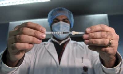 virus:-l&rsquo;union-europeenne-demarre-a-son-tour-sa-campagne-de-vaccinations