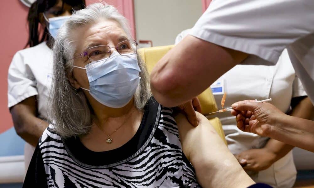 covid-19:-la-campagne-de-vaccination-francaise-est-lancee