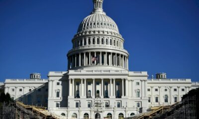 sous-pression,-trump-ratifie-le-plan-de-relance-de-l&rsquo;economie-americaine