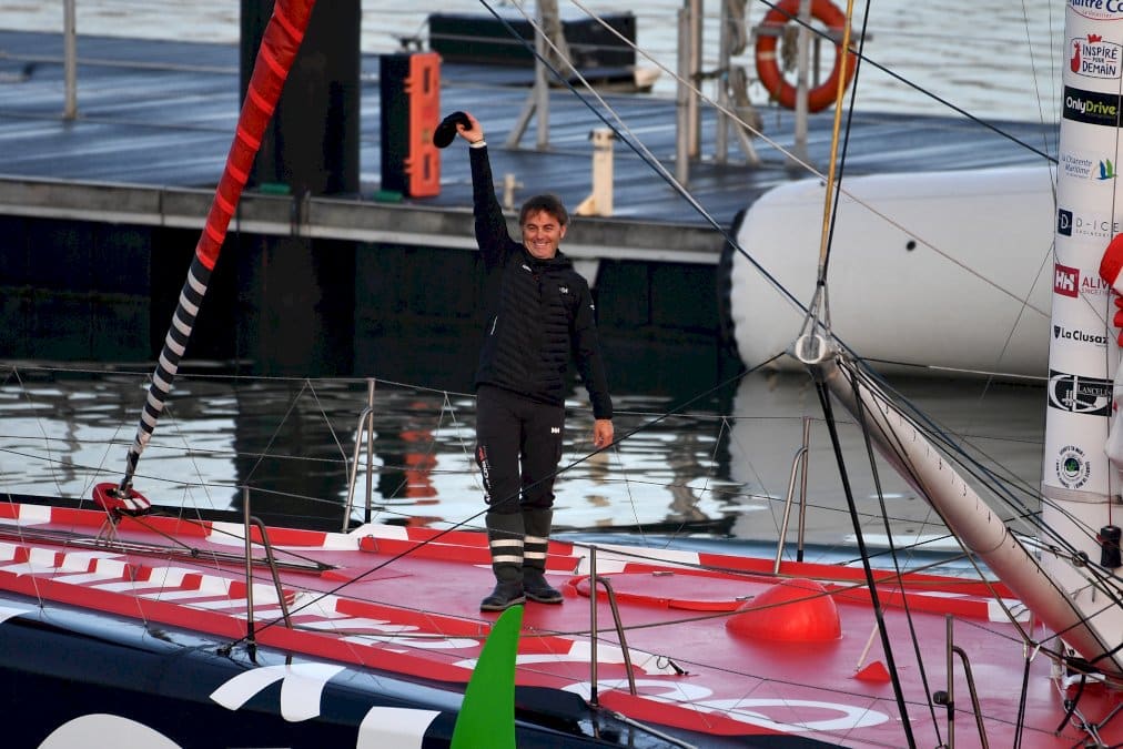 vendee-globe:-bestaven-tient-tete-avant-un-regroupement-possible