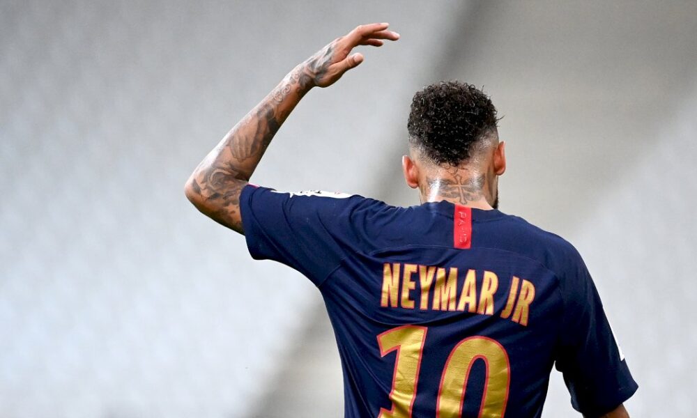 avec-son-mega-reveillon-et-une-enieme-polemique,-neymar-ecorne-encore-son-image