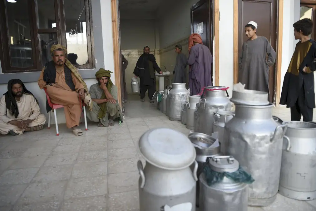 afghanistan:-entre-combats-et-corruption,-la-laiterie-milko-creuse-son-sillon