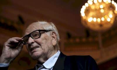 cardin-inhume-a-montmartre-en-habit-d&rsquo;academicien-des-beaux-arts