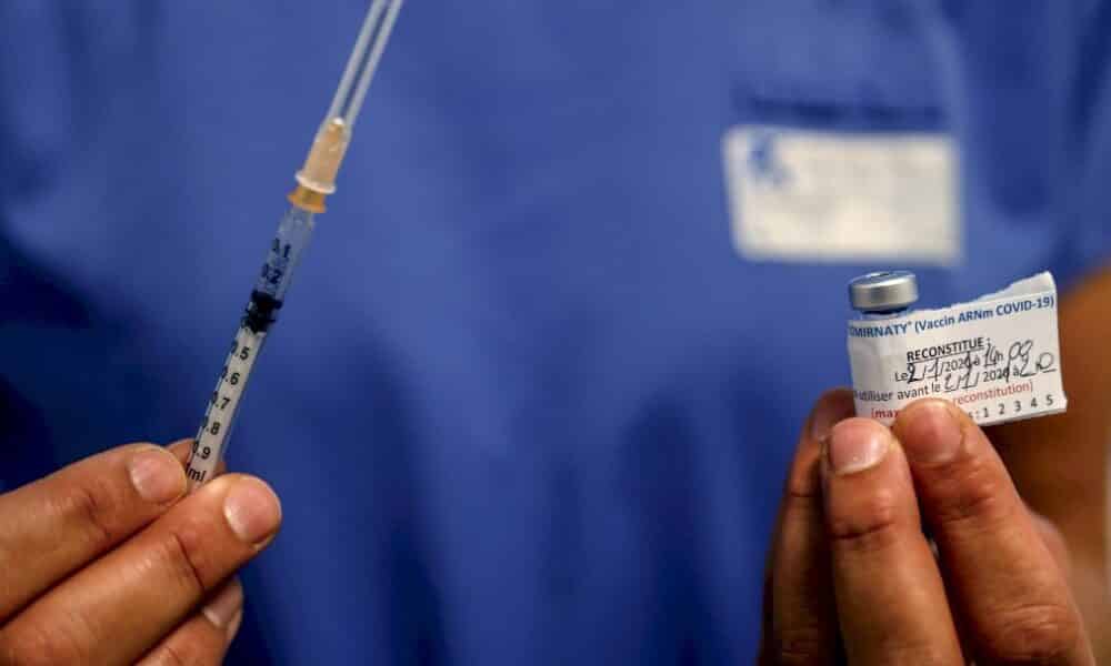vaccination:-malgre-les-critiques,-la-has-defend-sa-strategie-de-cibler-les-ehpad