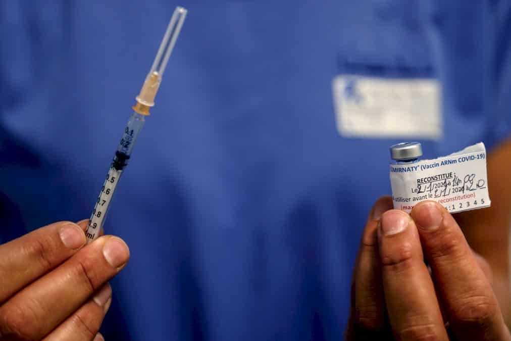 vaccination:-malgre-les-critiques,-la-has-defend-sa-strategie-de-cibler-les-ehpad