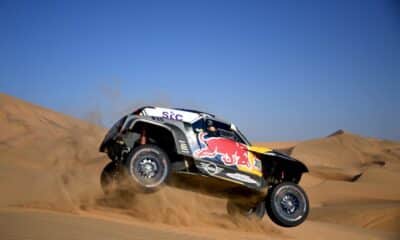 dakar:-peterhansel-prend-la-tete,-la-course-vraiment-lancee