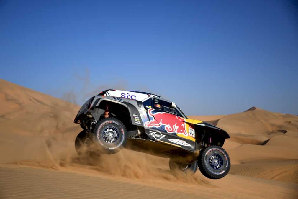 dakar:-peterhansel-prend-la-tete,-la-course-vraiment-lancee