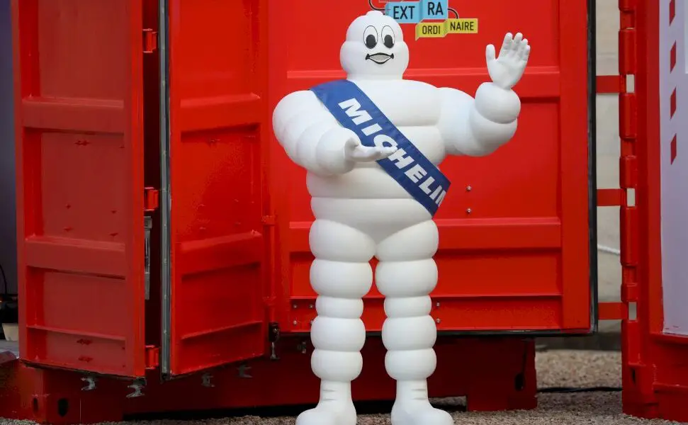 michelin-va-supprimer-jusqu’a-2.300-postes-en-france,-sans-departs-contraints