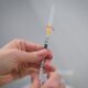 vaccination-covid-19:-le-gouvernement-cherche-a-reprendre-la-main