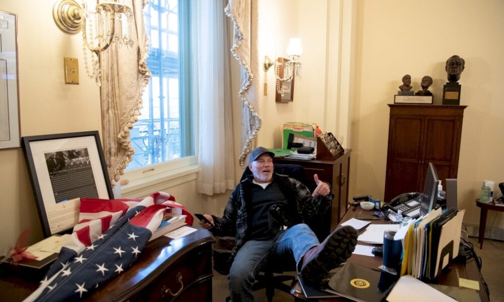 complotistes,-pro-armes,-neonazis,-qui-sont-les-emeutiers-du-capitole?