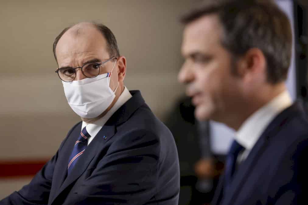 covid-19:-la-france-etend-les-couvre-feux-a-18h00,-gronde-des-elus-locaux