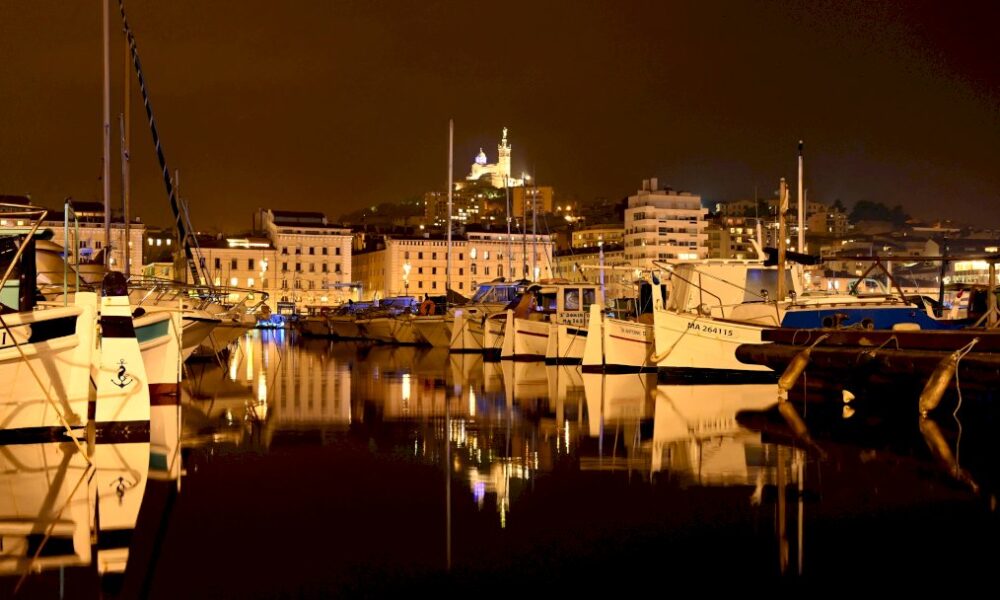a-marseille,-le-couvre-feu-a-18h00-ne-convainc-pas,-malgre-le-variant-anglais