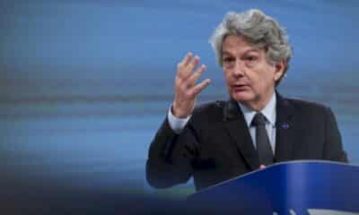 trump-banni-de-twitter:-l&rsquo;ue-plaide-pour-« un-controle-democratique »