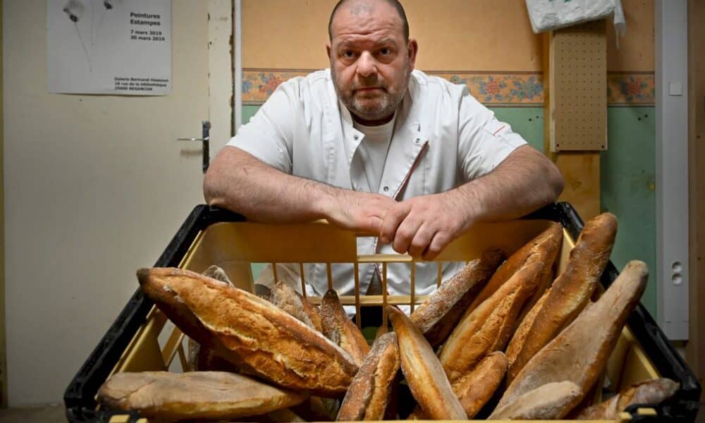 « un-jour,-on-se-leve-et-on-se-bat »-:-stephane-ravacley,-un-boulanger-au-« coeur-social »