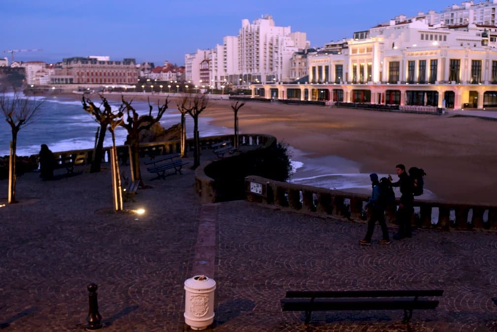 covid-19:-j-1-avant-le-debut-de-la-vaccination-« grand-public »