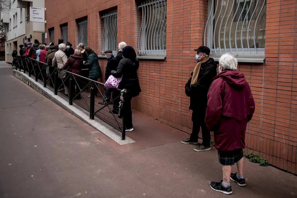 covid-19:-top-depart-pour-la-vaccination-elargie-aux-plus-de-75-ans