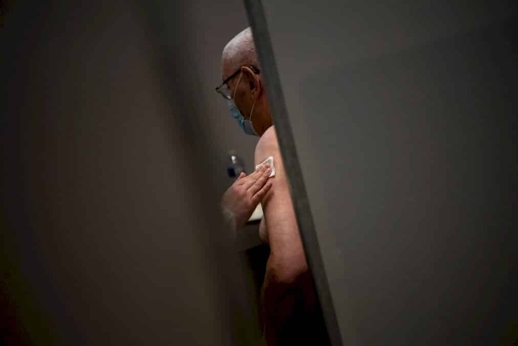 covid-19:-transparence-promise-sur-les-vaccins,-la-france-sous-la-menace-du-variant-anglais