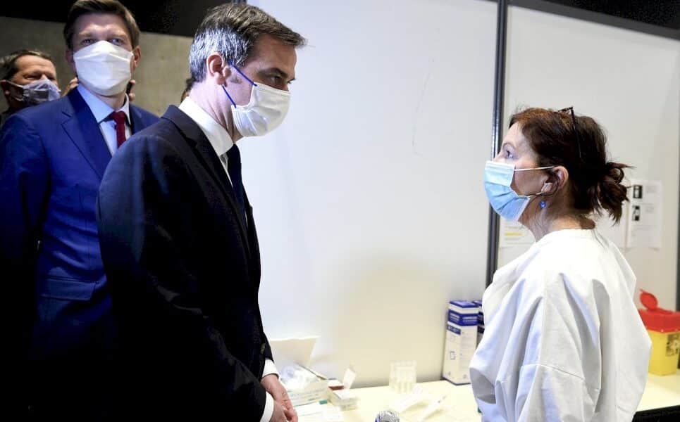 covid-19:-les-stations-de-ski-bientot-fixees,-les-etudiants-mobilises