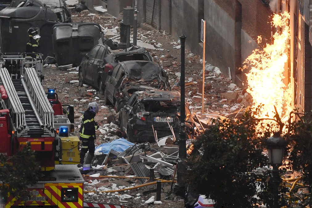 une-explosion-due-au-gaz-devaste-une-rue-de-madrid-:-au-moins-trois-morts-et-un-disparu