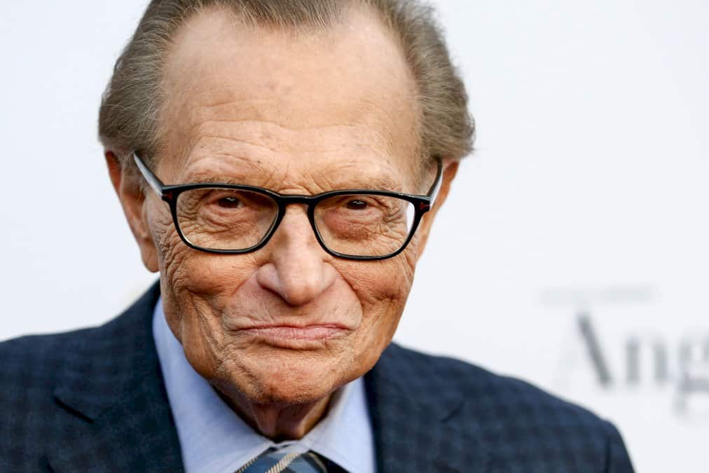 larry-king,-le-veteran-a-bretelles-de-la-tele,-roi-de-l&rsquo;interview,-est-mort
