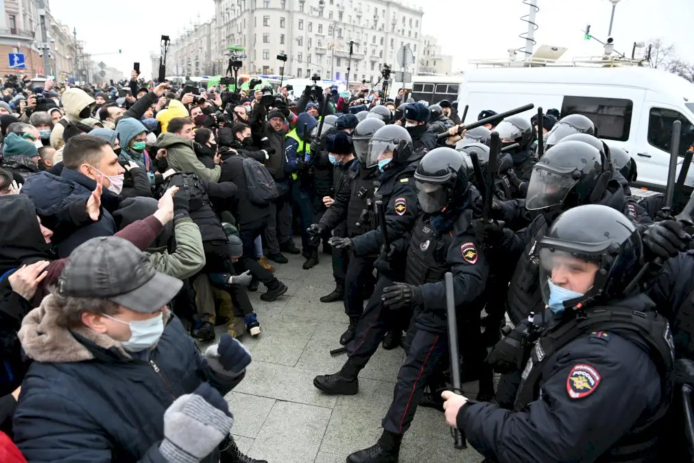 russie:-pres-de-3.500-manifestants-pour-navalny-arretes