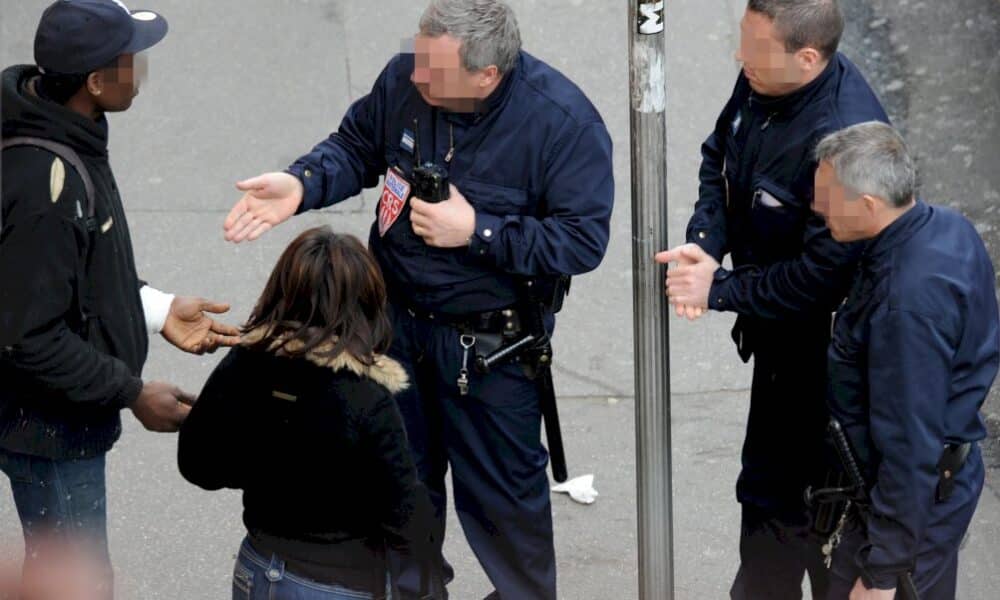 controles-au-facies:-l&rsquo;etat-vise-par-une-action-de-groupe,-une-premiere