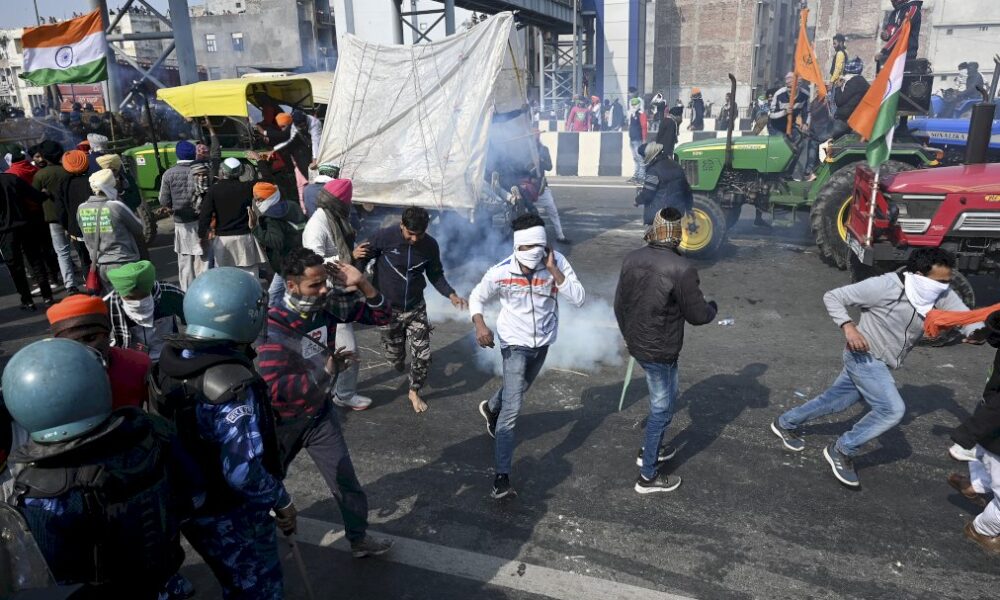 inde:-important-dispositif-de-securite-a-delhi-au-lendemain-de-heurts-entre-agriculteurs-et-policiers