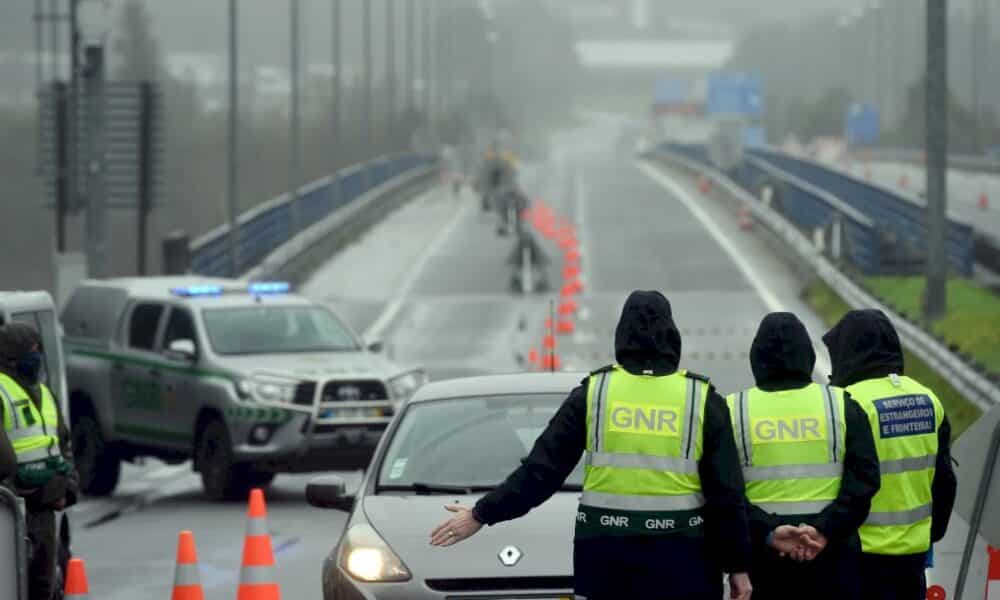 virus:-le-portugal-interdit-les-deplacements-non-essentiels-a-l&rsquo;etranger
