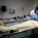 « bichonner-les-morts-et-accompagner-les-vivants »,-la-mission-d&rsquo;une-chambre-mortuaire-a-l&rsquo;epreuve-du-covid
