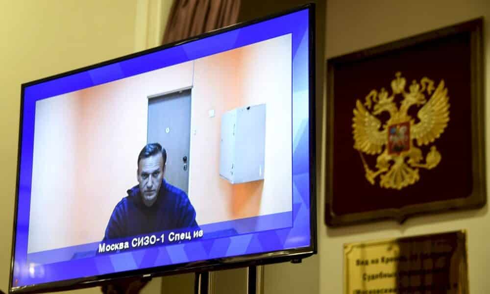 russie:-l&rsquo;opposant-navalny-au-tribunal,-la-prison-en-toile-de-fond
